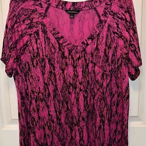 Rock & Republic hot pink black snakeskin stretch Whimsygoth vneck shirt L